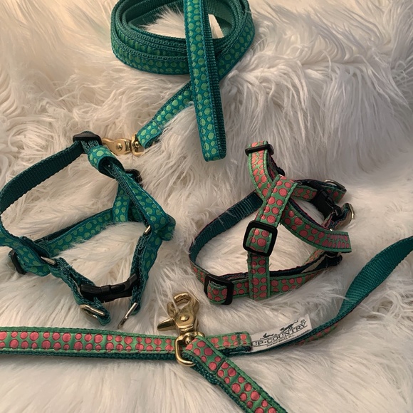 NWOT Preppy Small Dog / Cat Harness & Leash. Kelly w/Pink Dots. Size 14 (<10lbs) - Picture 6 of 6